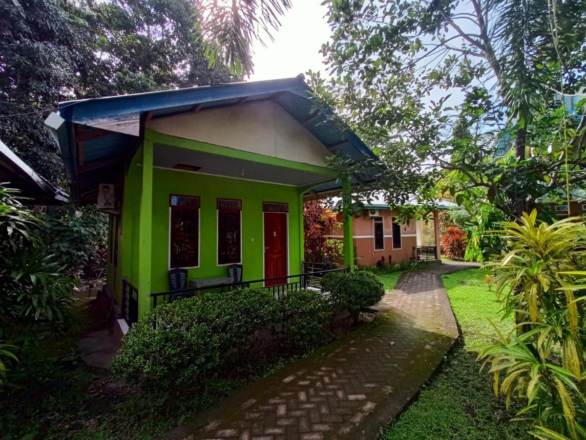 Tangkoko Lodge Bitung Exterior photo